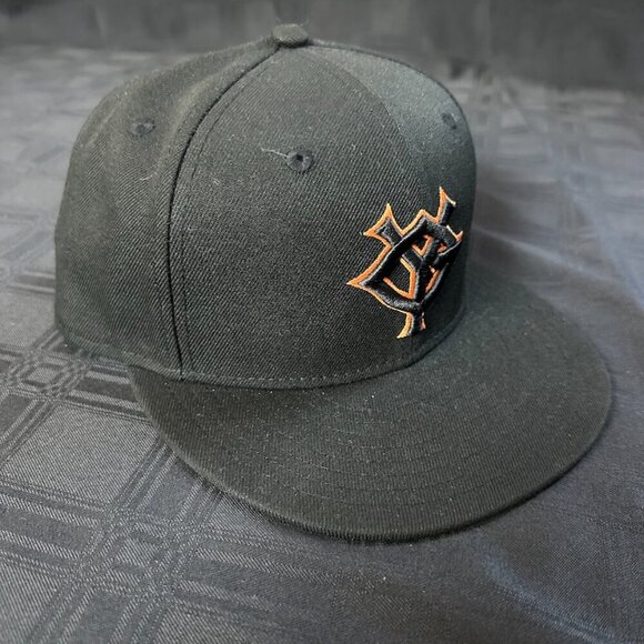 NEW ERA 59FIFTY Fitted Cap Yomiuri Giants Black x Black/Orange Cap 2024 - Size 7 - Picture 8 of 10